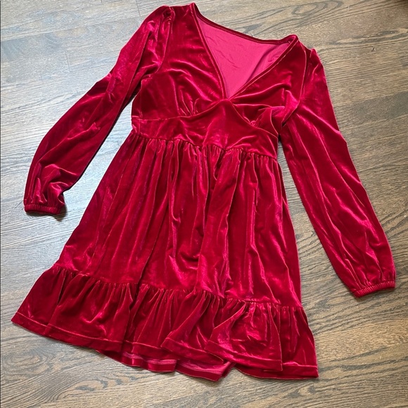 Dresses & Skirts - Red Velvet Long Sleeve Dress